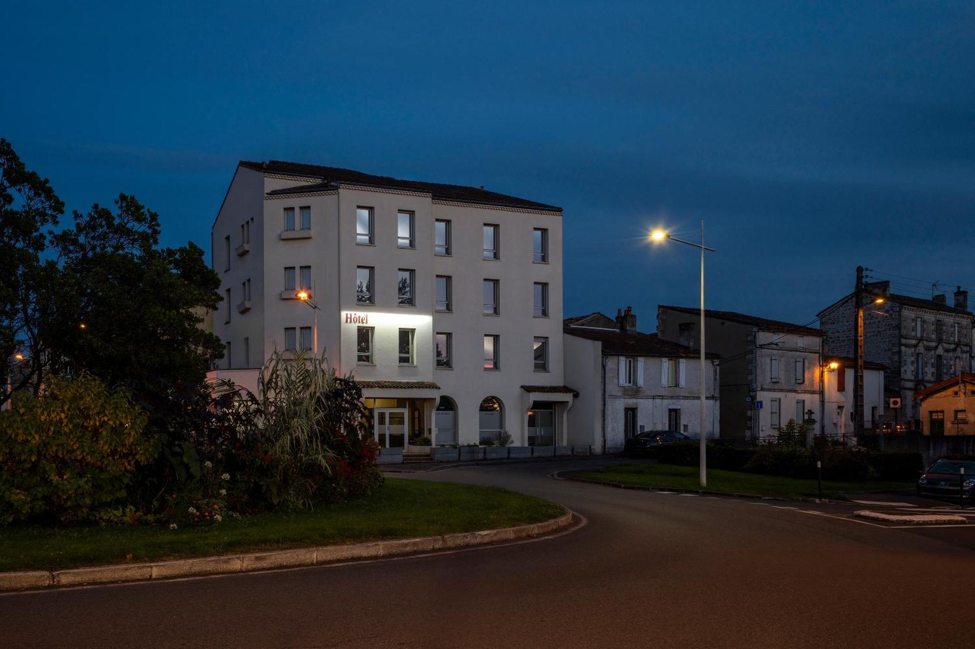 Sure Hotel By Best Western Angouleme Bagian luar foto