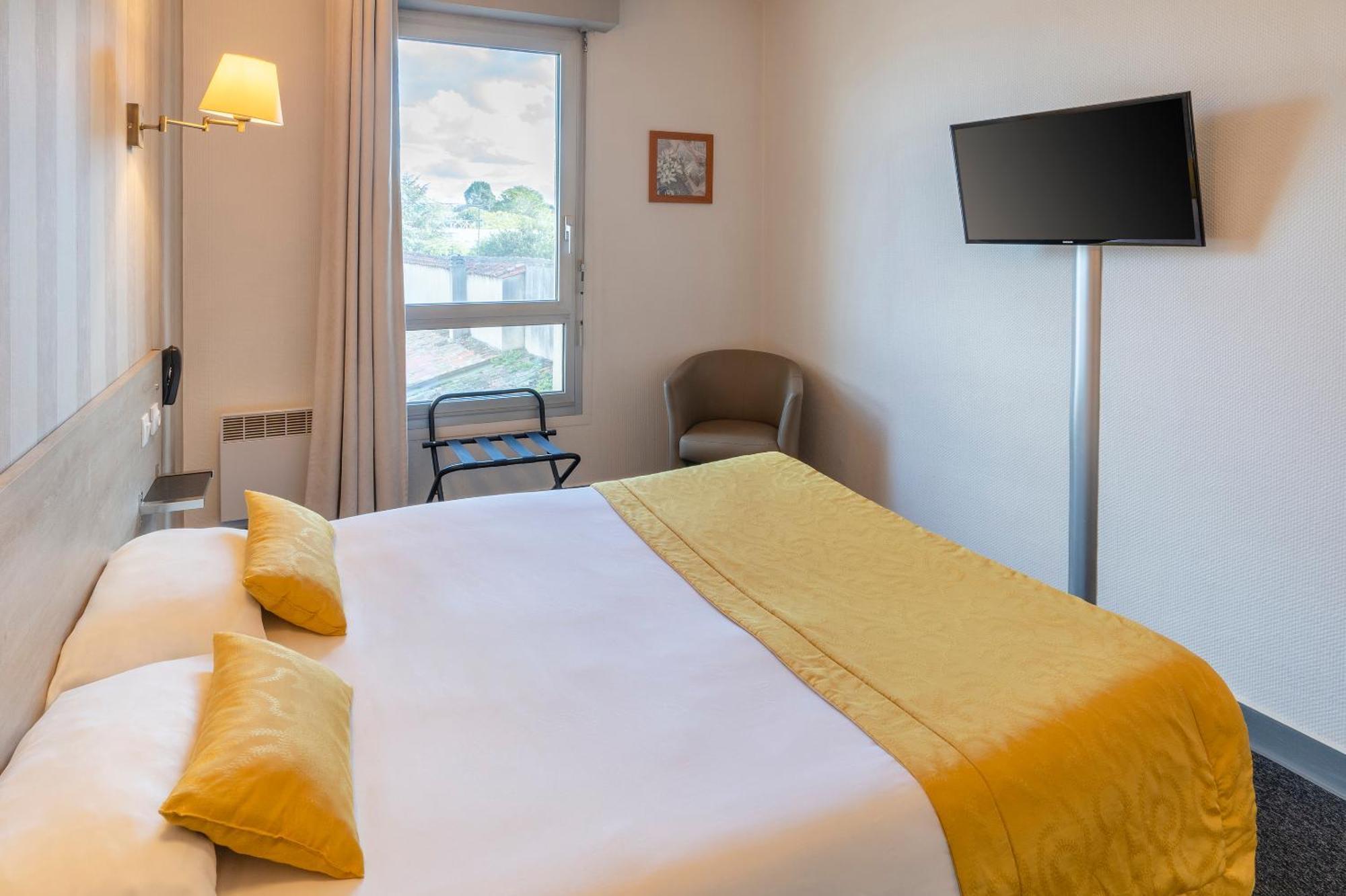 Sure Hotel By Best Western Angouleme Bagian luar foto